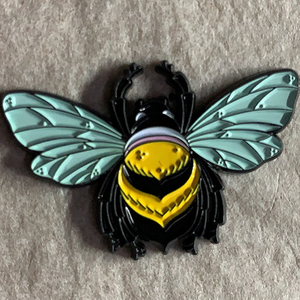 Bee Metal Pins Black Nickle Pin Badges Soft Enamel Decoration Cloth Pins for School 